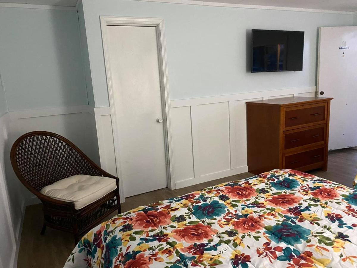 The Palms Motel Дженіва-он-те-Лейк Екстер'єр фото